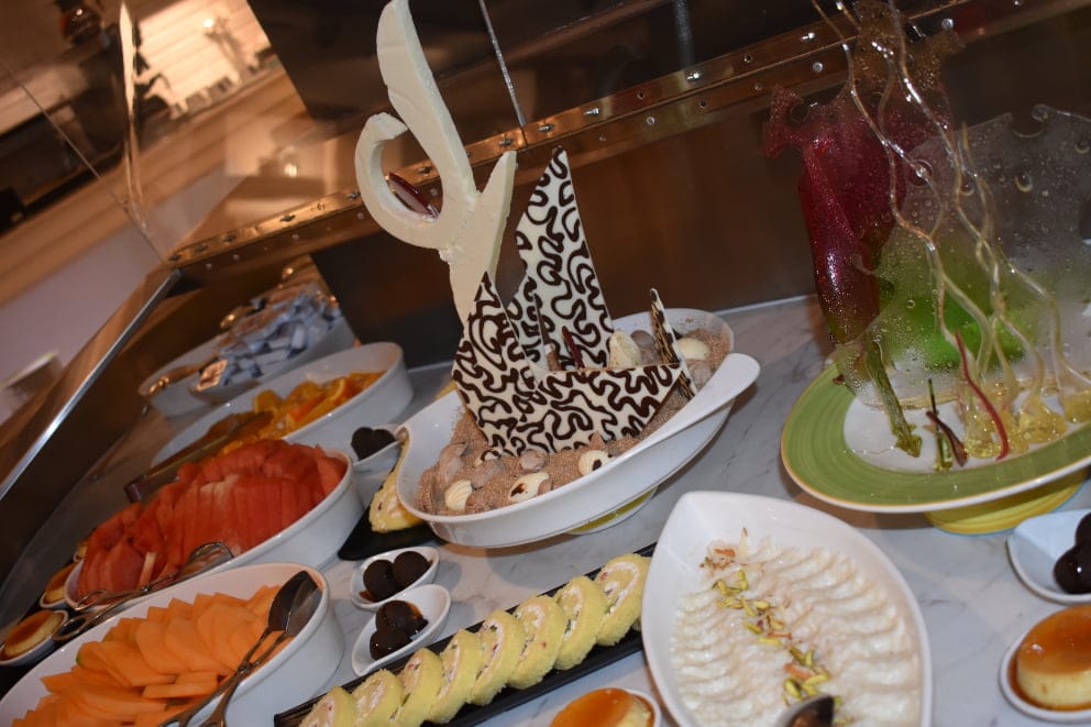 Dining in Pearl Marina